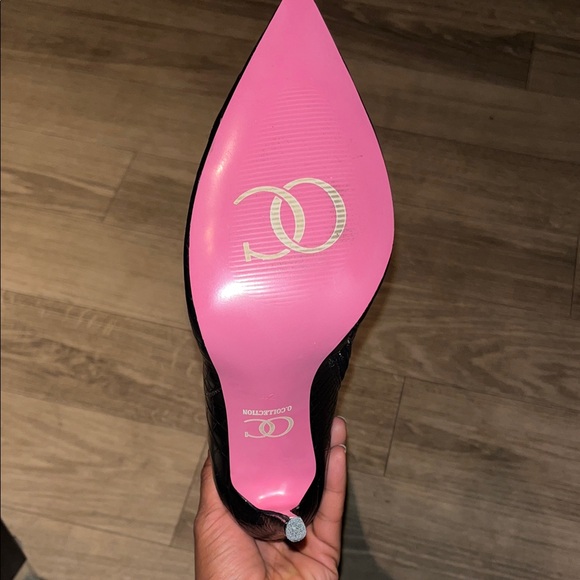 Black Stiletto Knee-High Boots - Picture 2 of 10